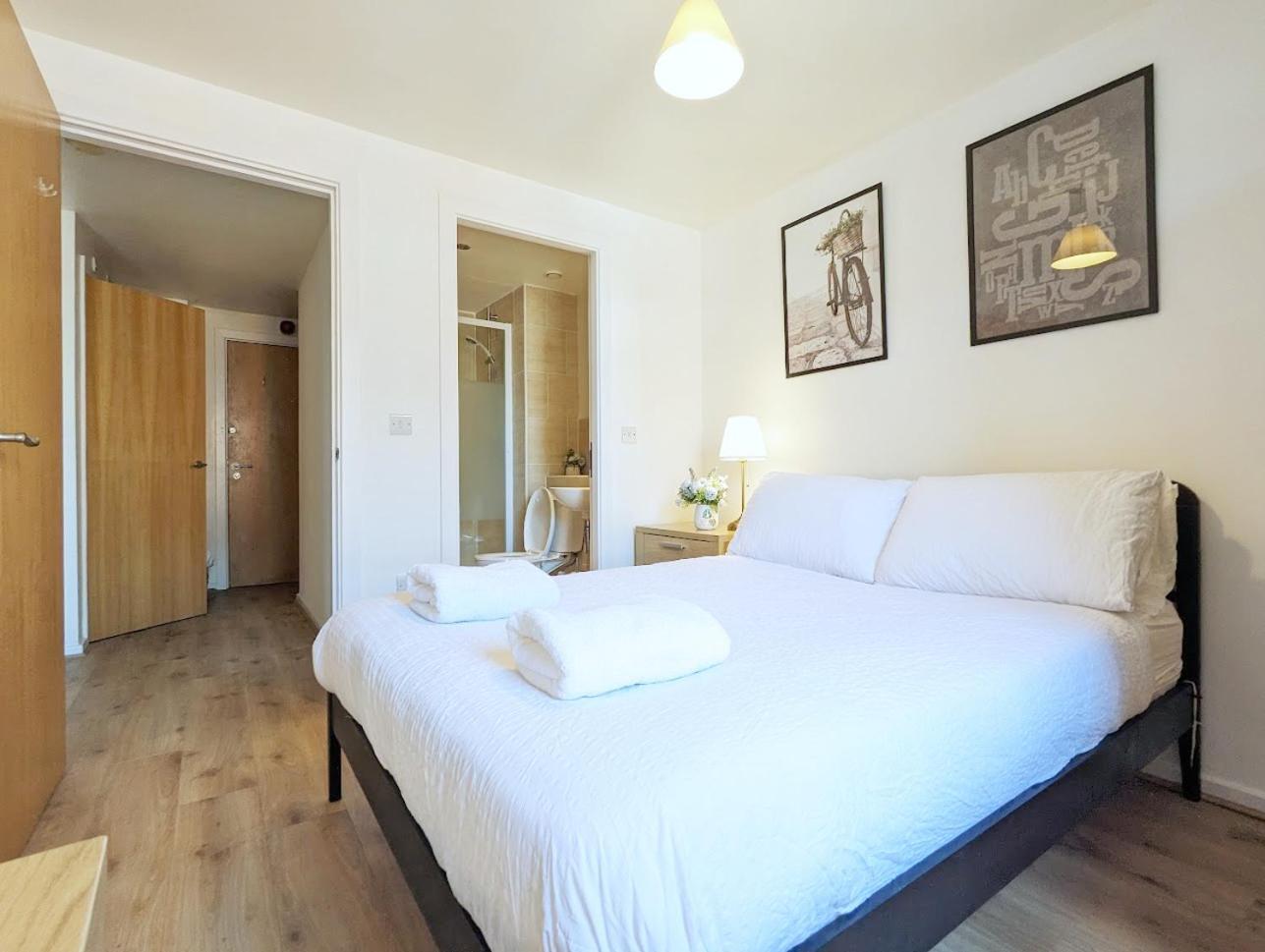 Morden 2-bedroom In Heart Of Centre * Liverpool