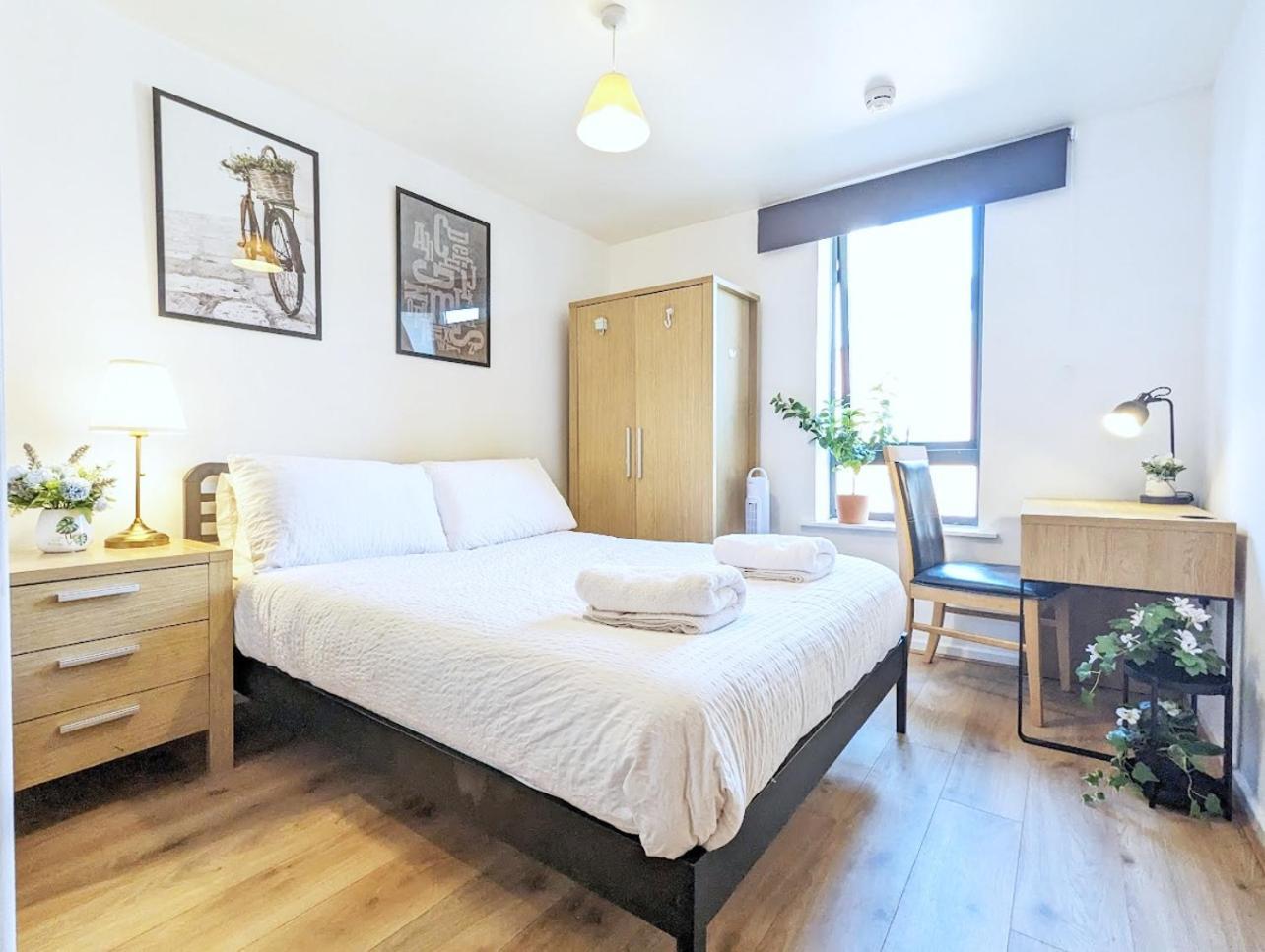 Morden 2-bedroom In Heart Of Centre *