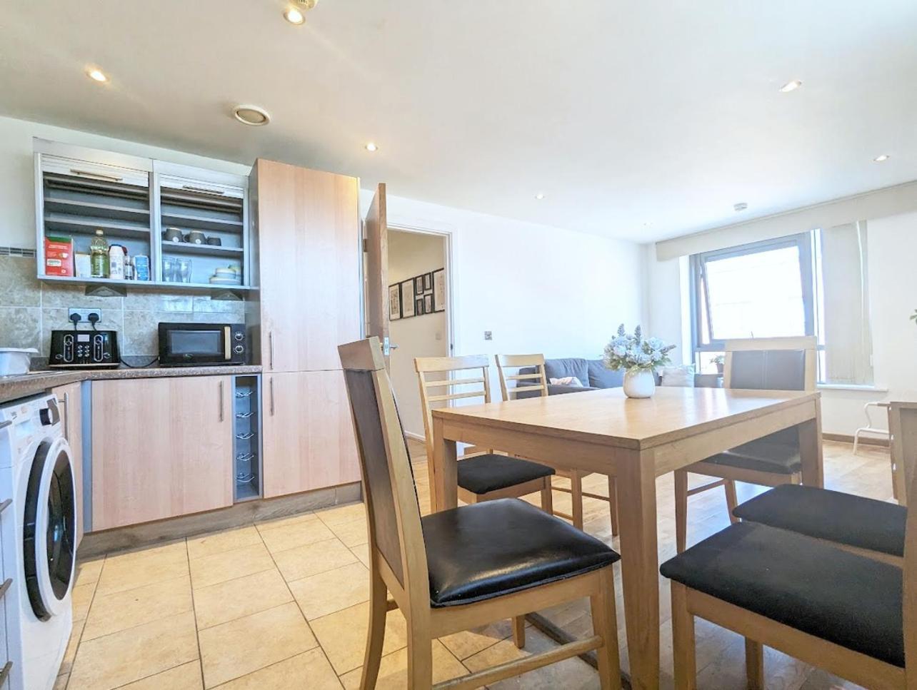 Morden 2-bedroom In Heart Of Centre Appartement