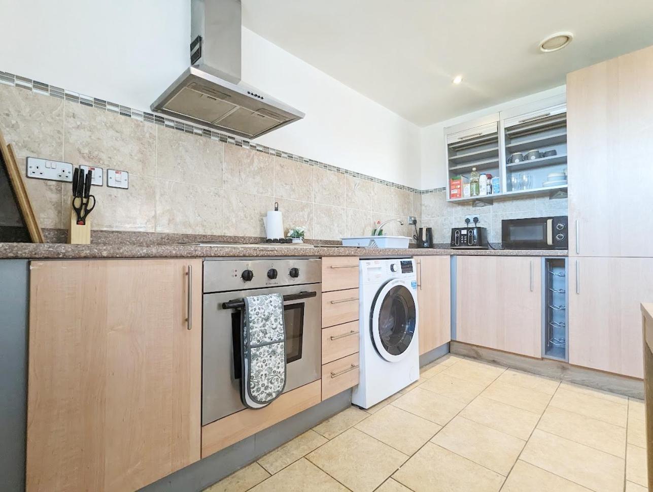 Morden 2-bedroom In Heart Of Centre Appartement *