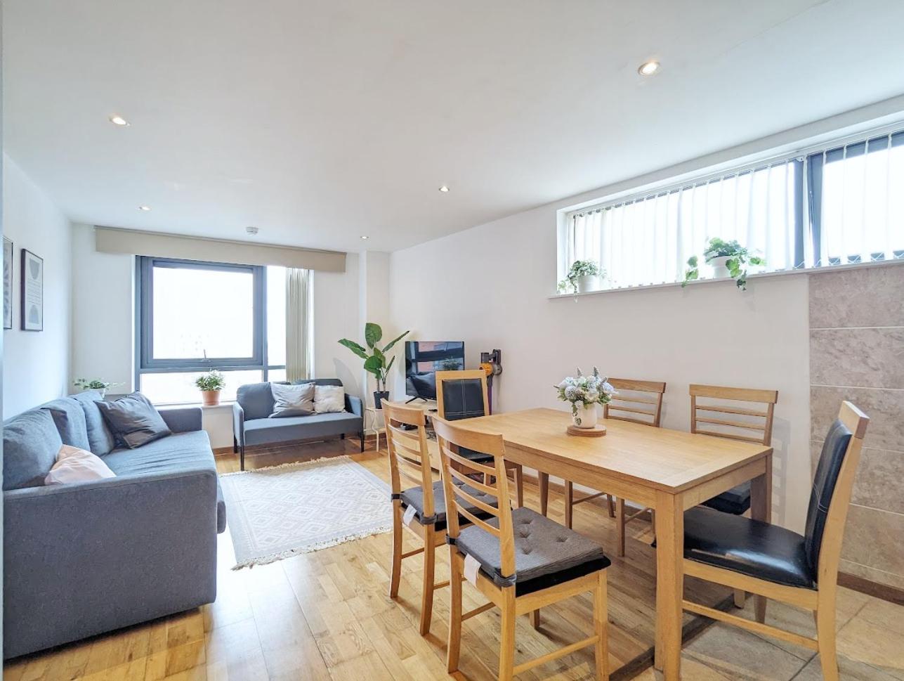Appartement Morden 2-bedroom In Heart Of Centre *